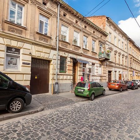 Near Opera Apartment Lviv Exteriör bild