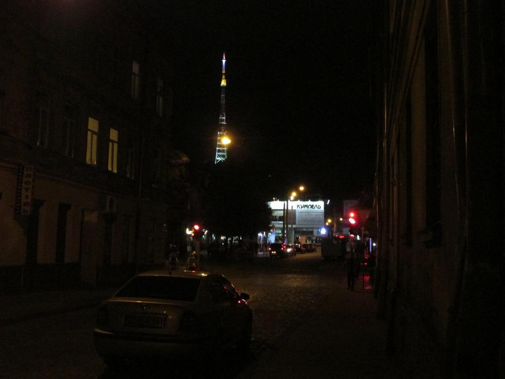 Near Opera Apartment Lviv Exteriör bild